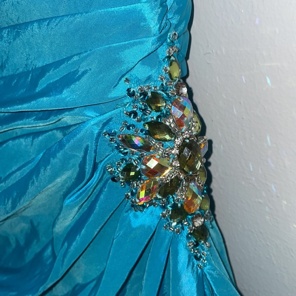 Mermaid strapless prom dress 🪸🐚 - Picture 2 of 7